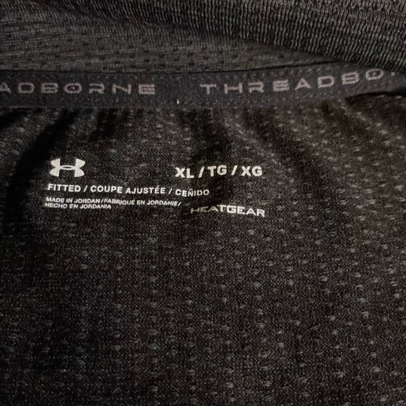 💦NWOT Under Armour  Sweater/Shirt, Color as metal/dark grey - Picture 2 of 7